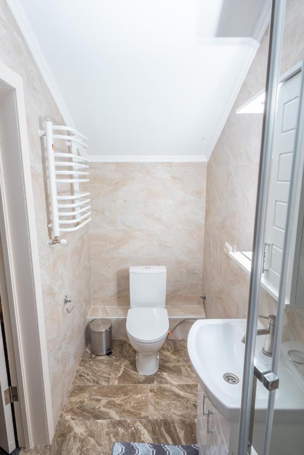 Residence Nesh Tatariv Eksteriør billede